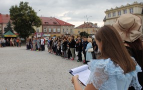 Akcje: Rzeckiemu śni się Bonaparte, Wokulski kocha Izabelę...