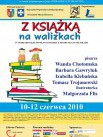 Z książką na walizkach - Zdjęcie nr 1